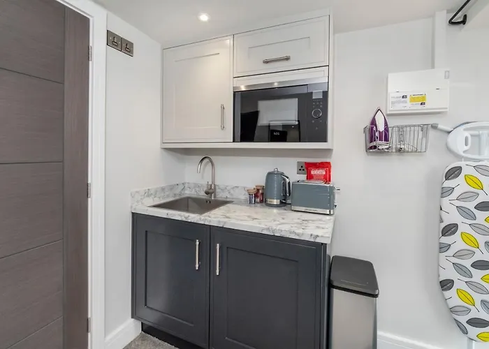 The Old - The Hole In The Διαμέρισμα *