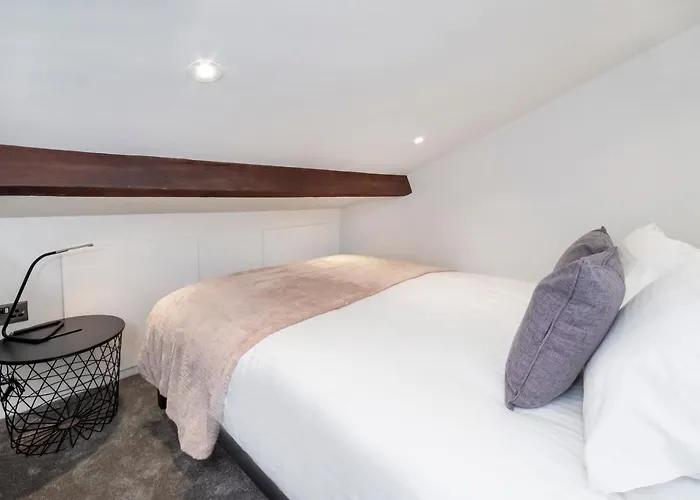 The Old - The Hole In The Διαμέρισμα Γιορκ