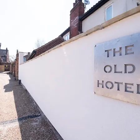 The Old - The Hole In The Apartmán
